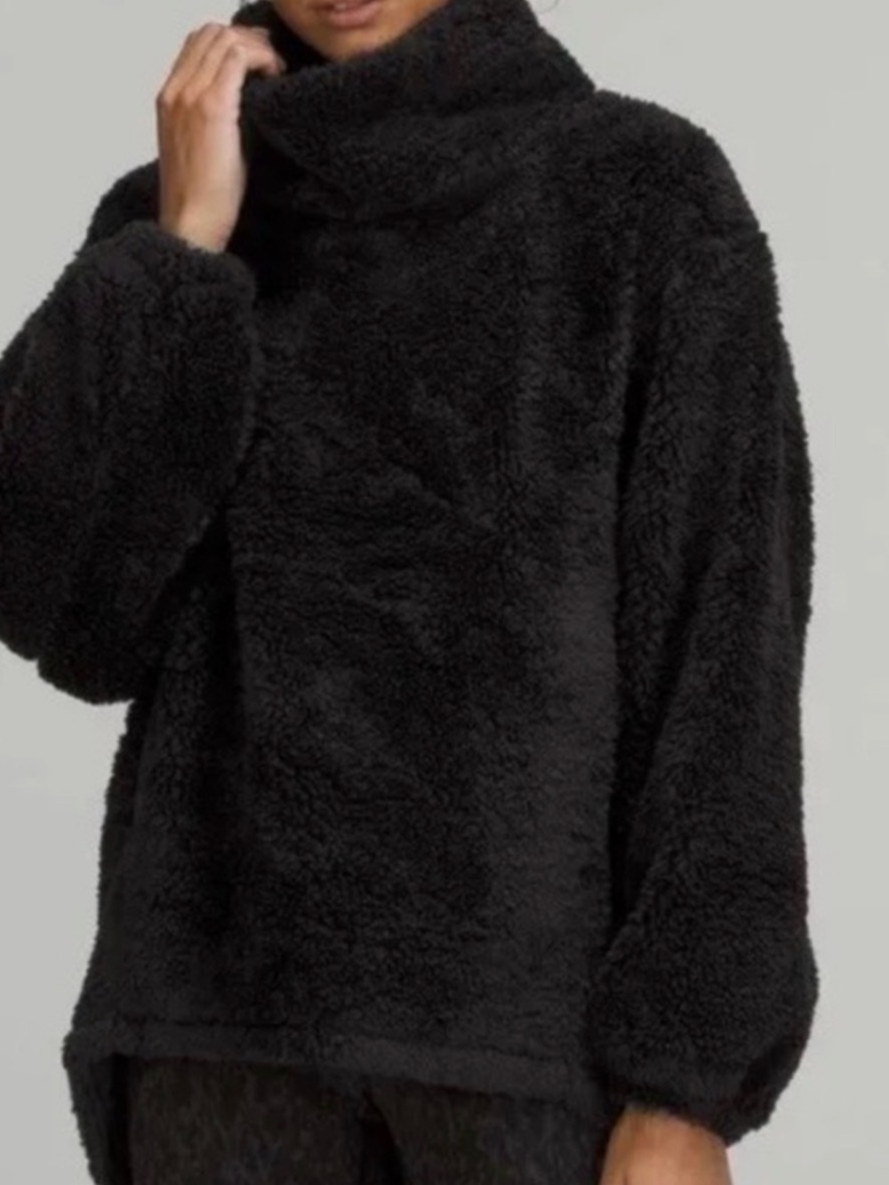 Lululemon Women’s Warmth Restore Sherpa Fleece Pullover in black